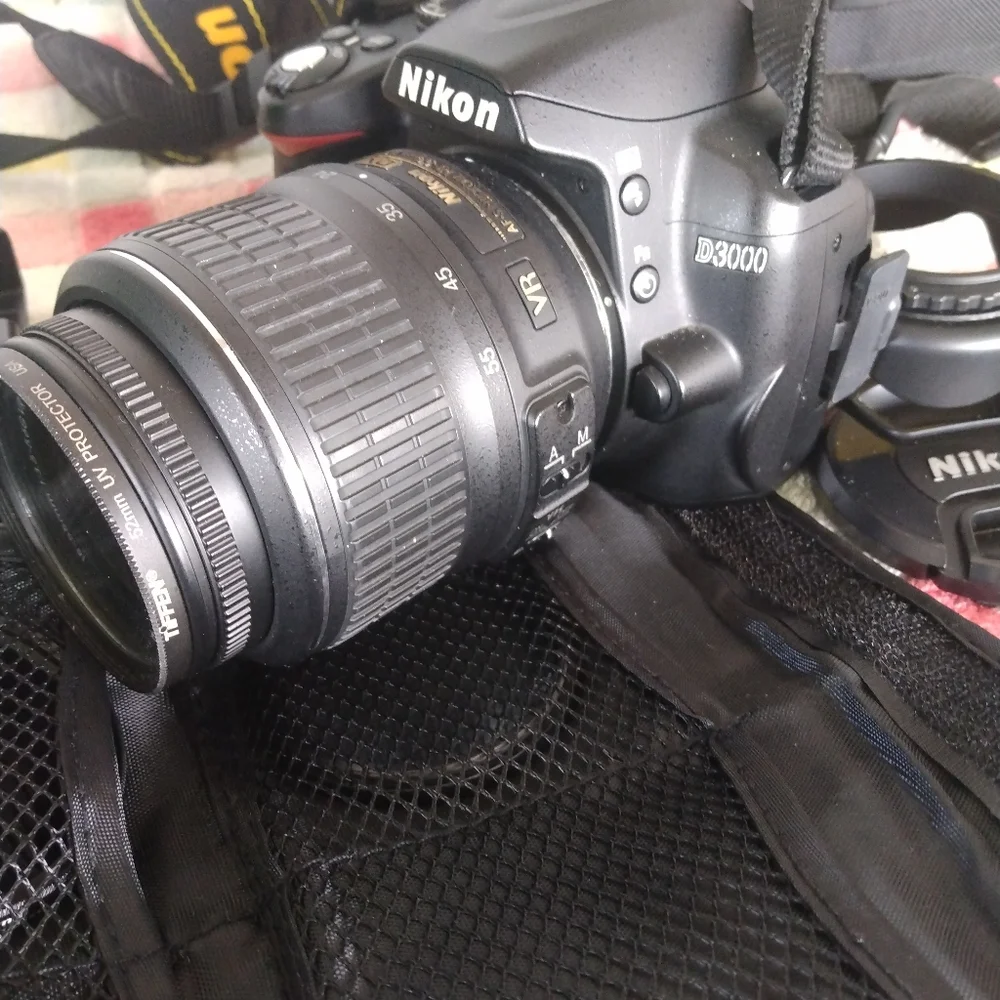 Nikon d3000 digital camera with accessories